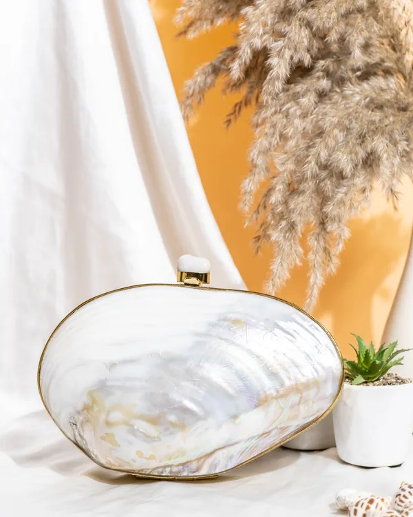 Aurira_Oval_MOP_Clutch_Bag_Single_Side